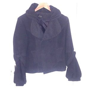 Gray short coat with sleeve and collar detail